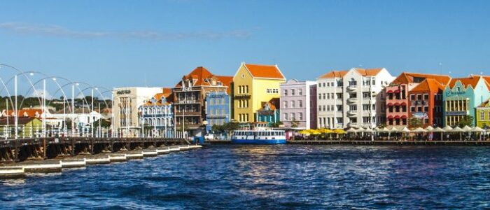 Willemstad in CUracao emma bridge